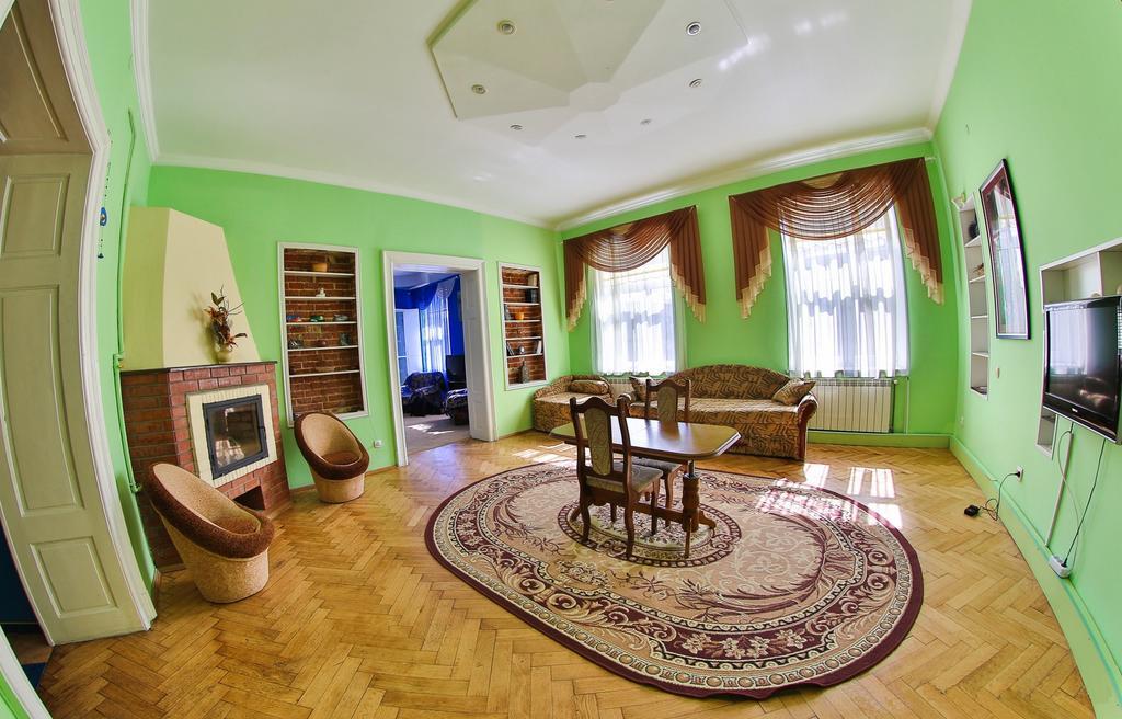 Apartments On Valova 25 Lviv Buitenkant foto