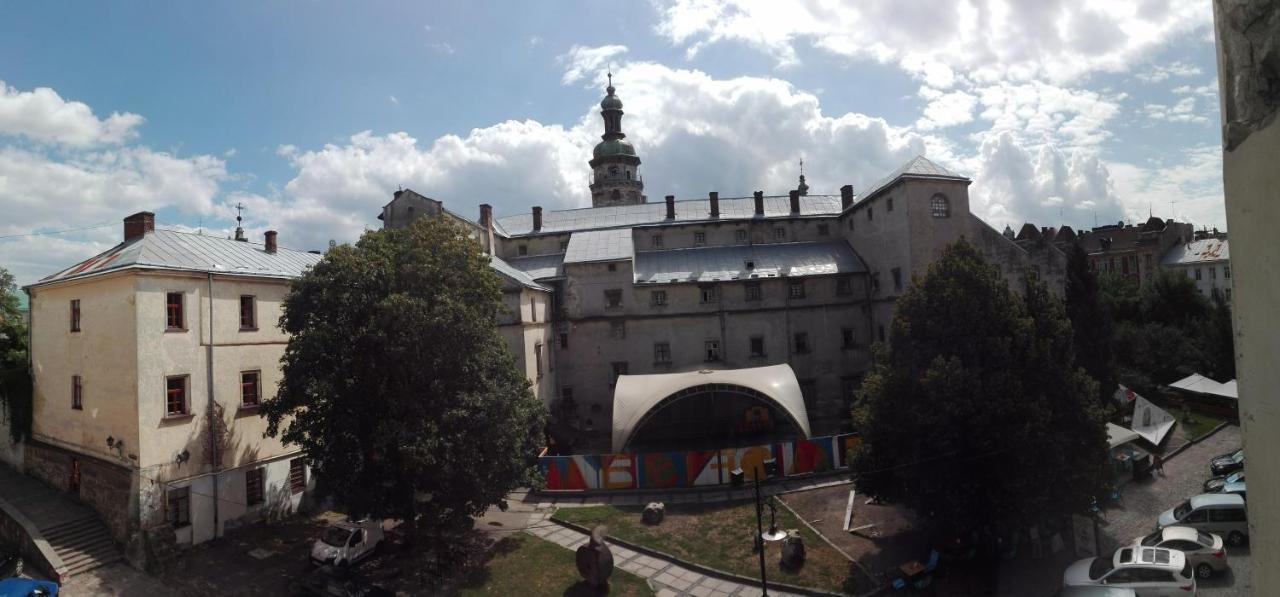Apartments On Valova 25 Lviv Buitenkant foto